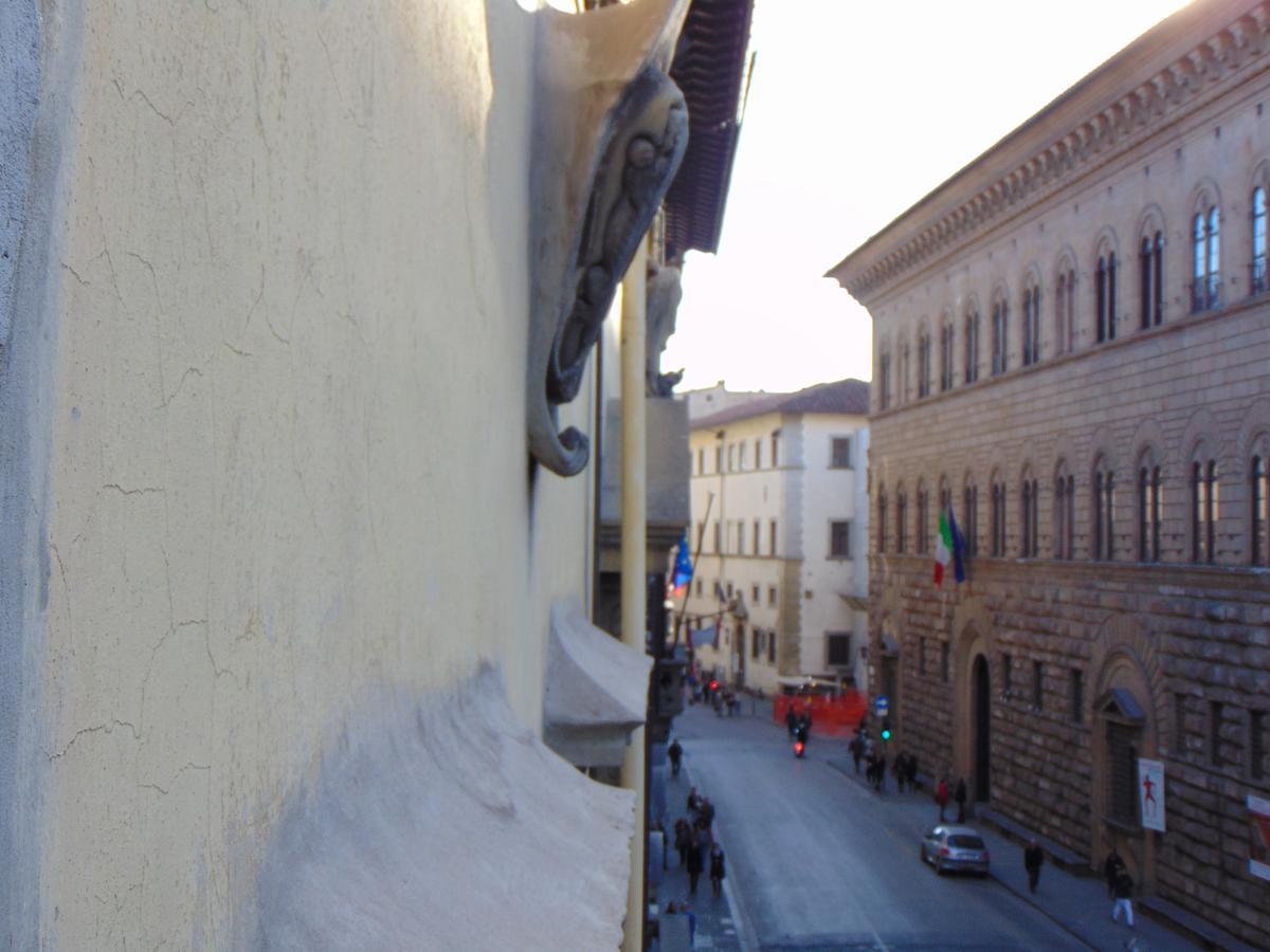 Lost In Florence Luaran gambar