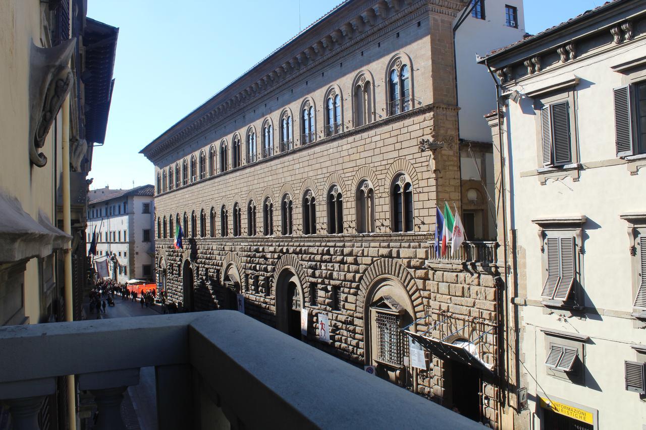 Lost In Florence Luaran gambar